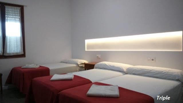 Hostal Oasis Menorca Ciutadella  Buitenkant foto