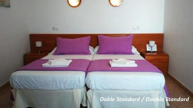 Hostal Oasis Menorca Ciutadella  Buitenkant foto